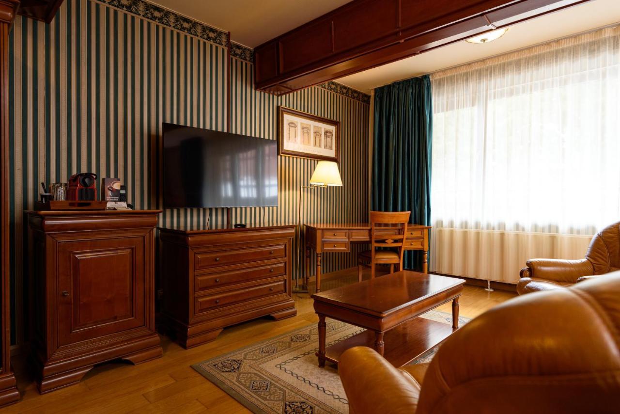 Boutique Hotel Casa Emil โปยานาบราซอฟ ภายนอก รูปภาพ