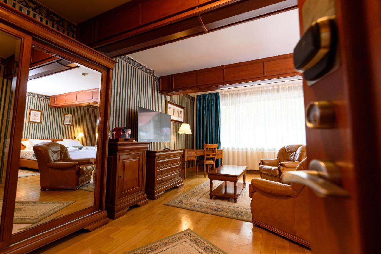 Boutique Hotel Casa Emil โปยานาบราซอฟ ภายนอก รูปภาพ