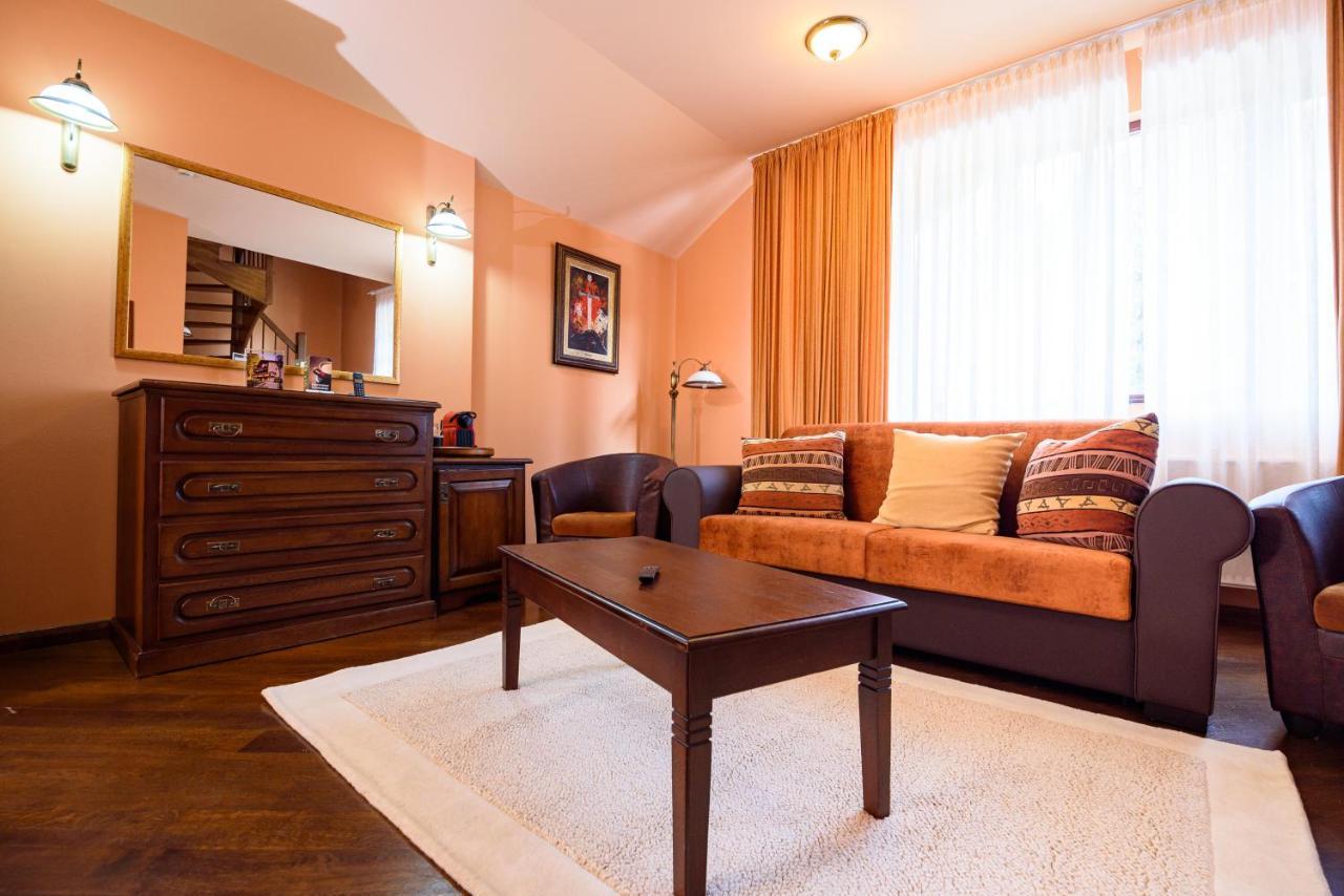 Boutique Hotel Casa Emil โปยานาบราซอฟ ภายนอก รูปภาพ