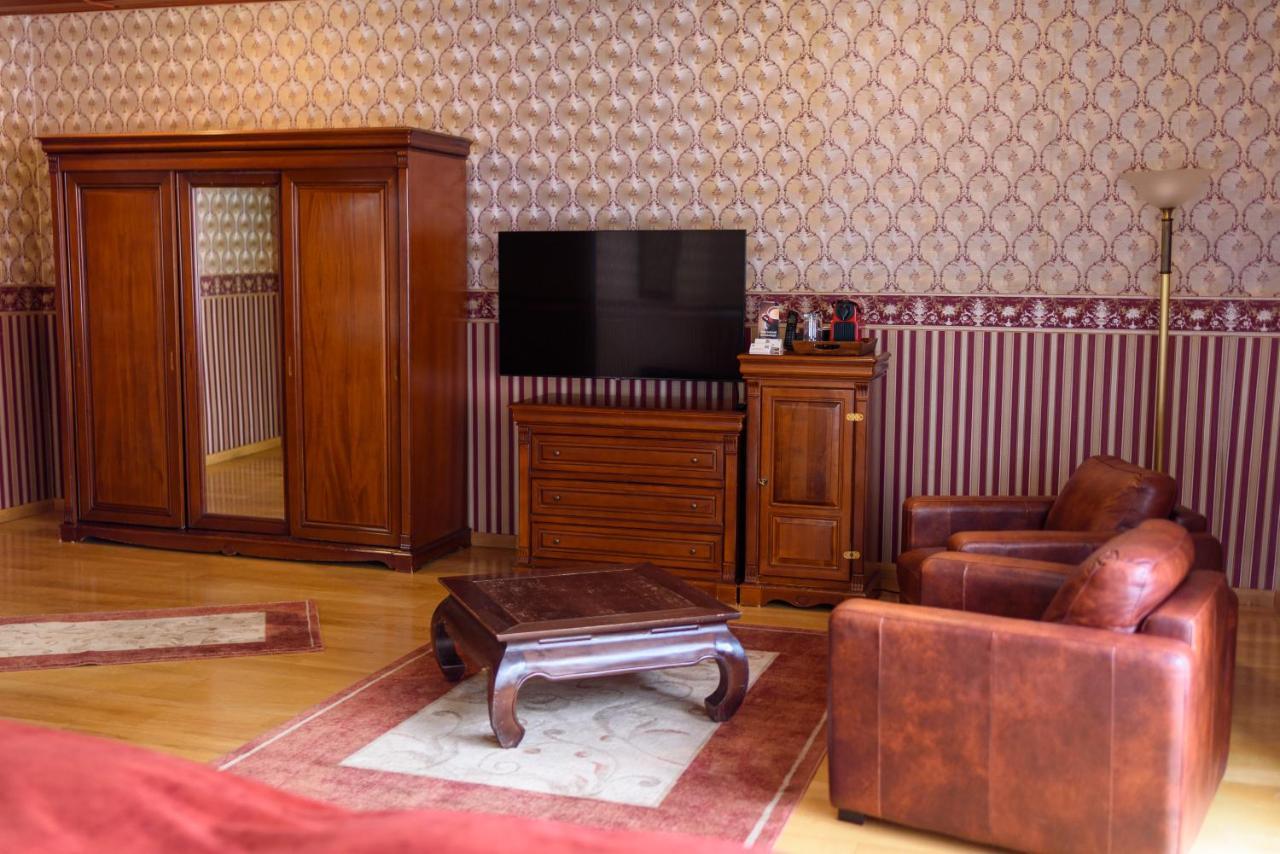 Boutique Hotel Casa Emil โปยานาบราซอฟ ภายนอก รูปภาพ