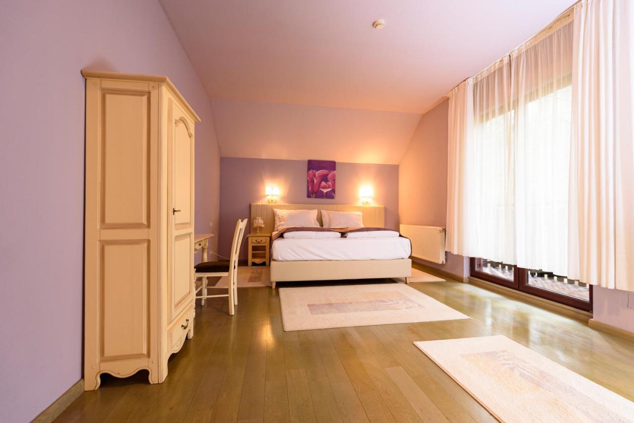 Boutique Hotel Casa Emil โปยานาบราซอฟ ภายนอก รูปภาพ