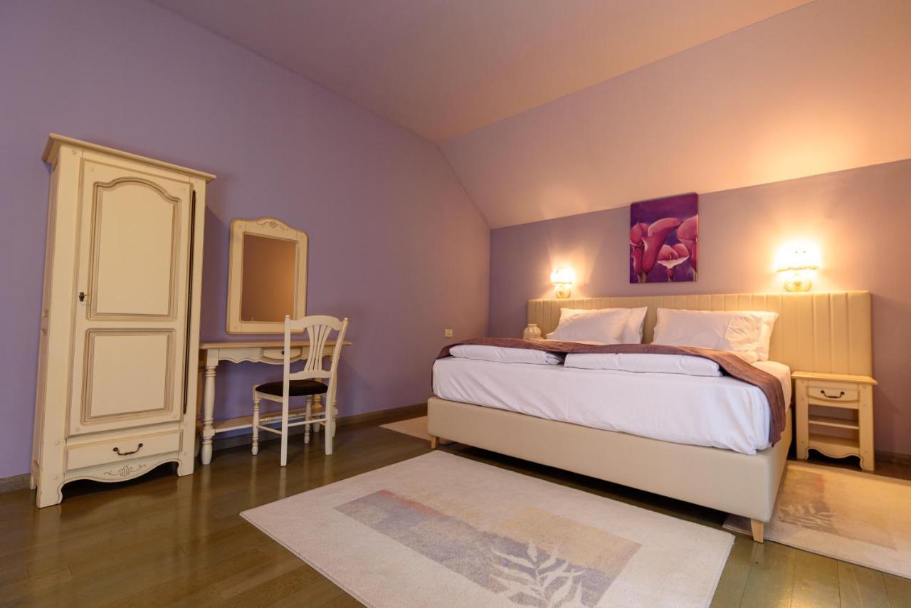 Boutique Hotel Casa Emil โปยานาบราซอฟ ภายนอก รูปภาพ