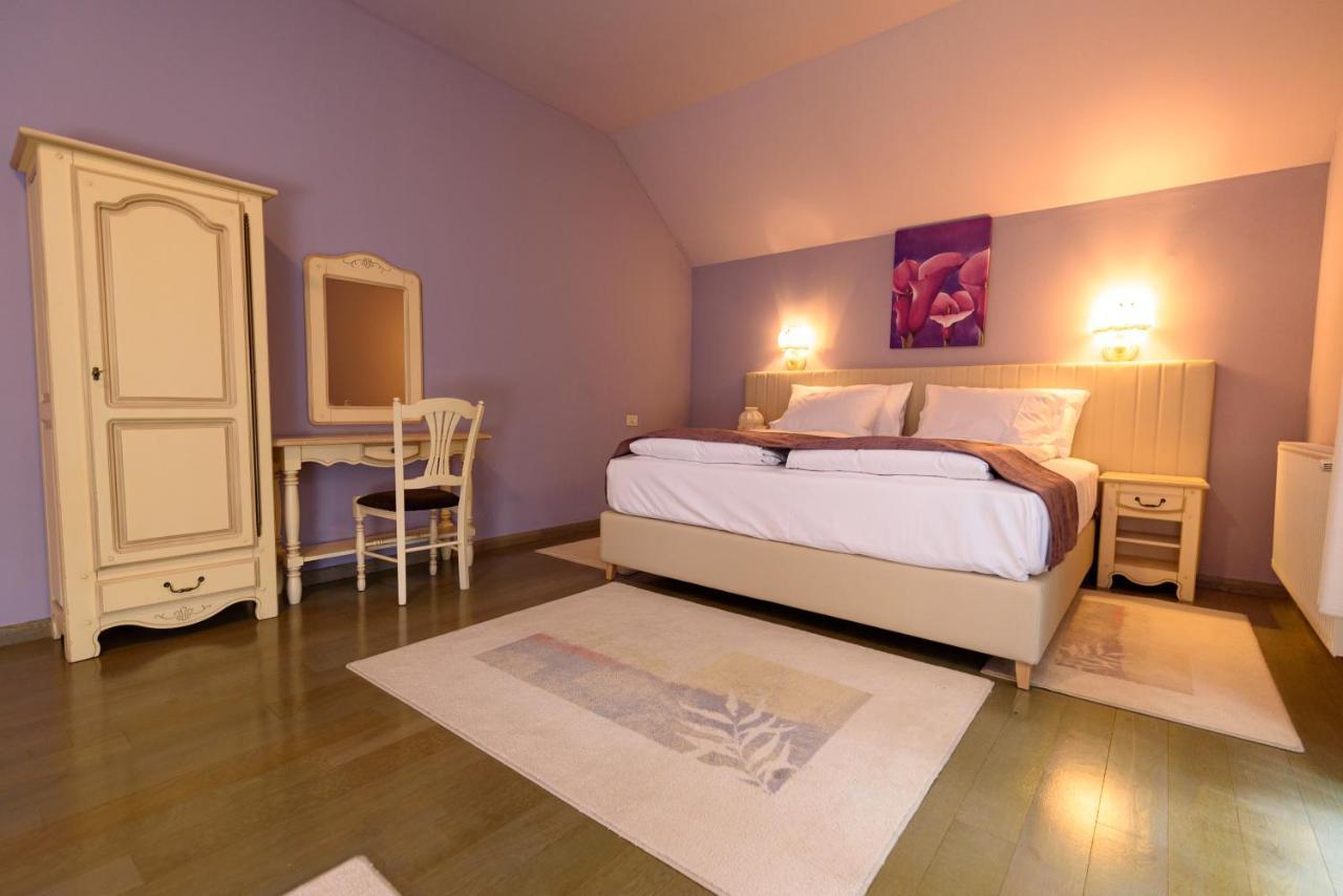 Boutique Hotel Casa Emil โปยานาบราซอฟ ภายนอก รูปภาพ