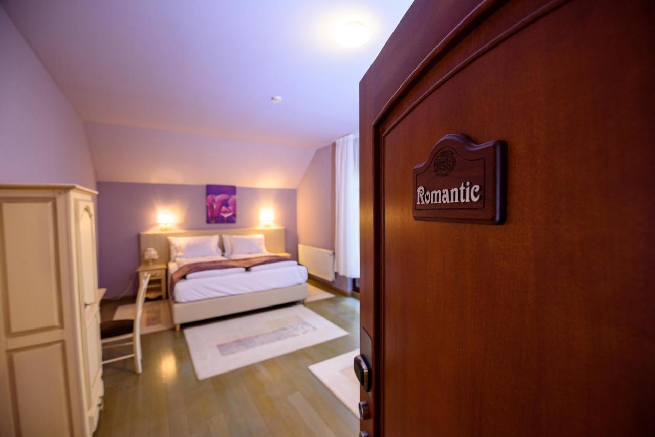 Boutique Hotel Casa Emil โปยานาบราซอฟ ภายนอก รูปภาพ